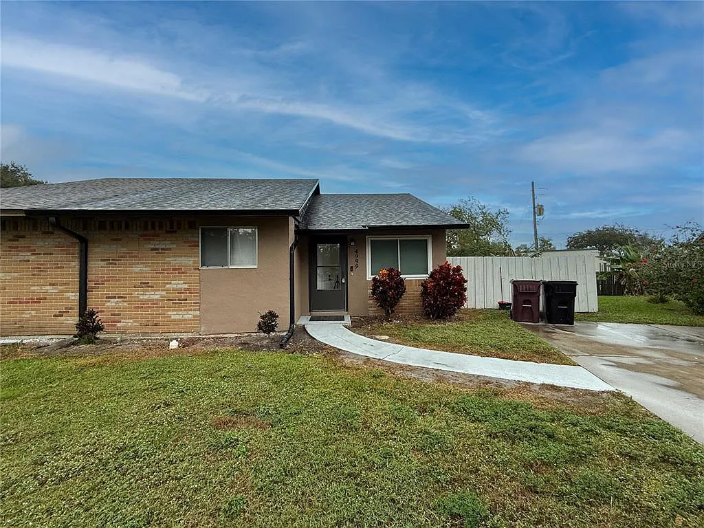 2 bed, 2.0 bath, 958 sqft, $1,700 — Photo 2