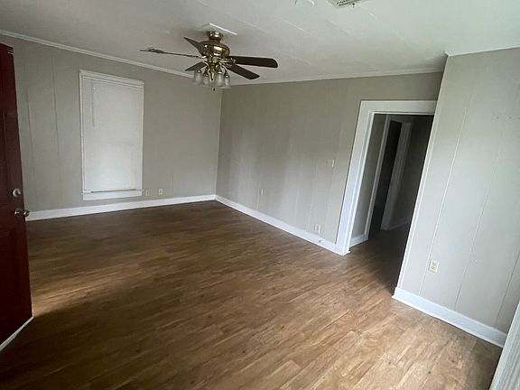 2nd image of 313 N Avenue H