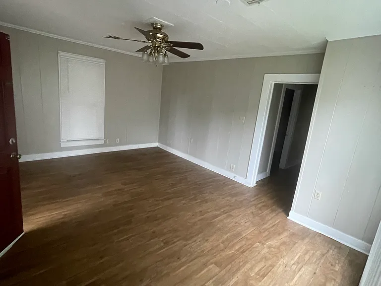 313 N Avenue H — Photo 2