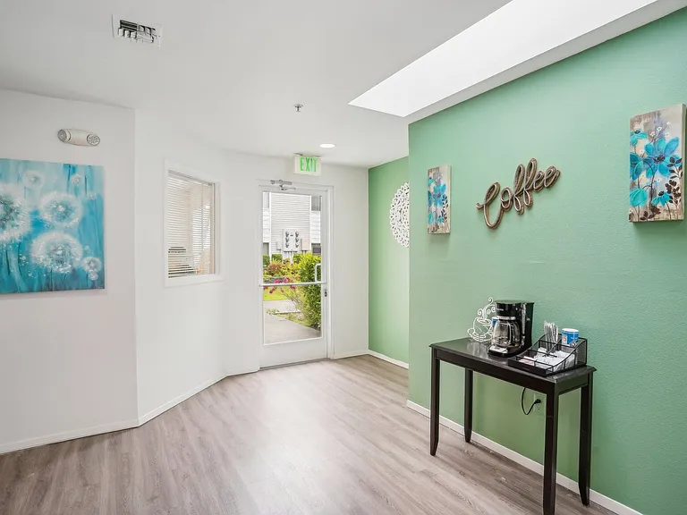 The Summit Apartments — Photo 9