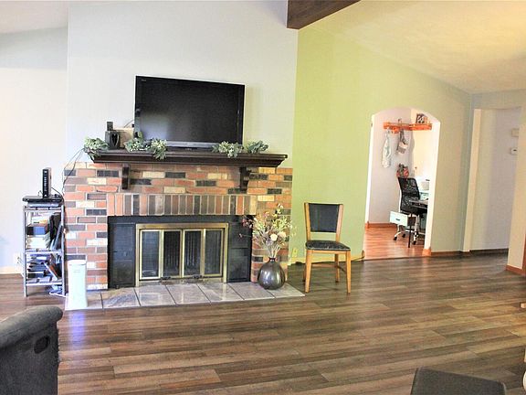 4th image of 1094 Yates St