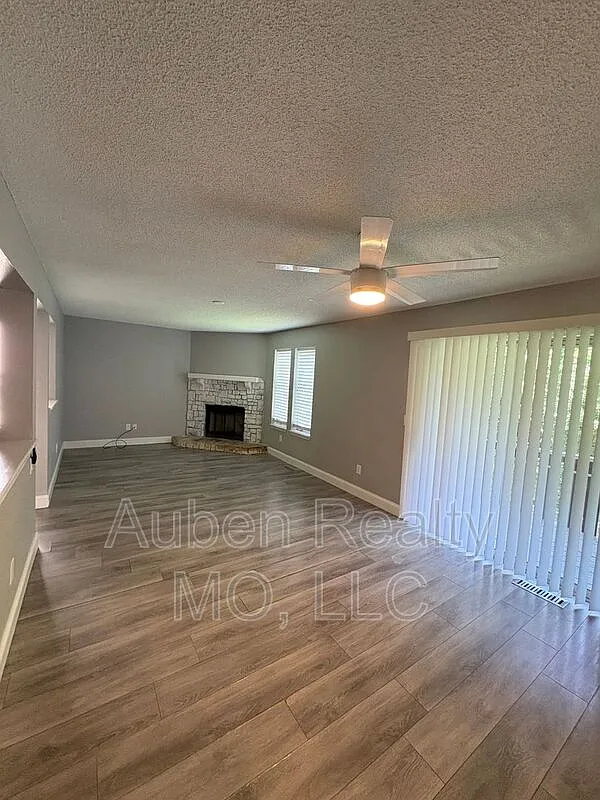 3 bed, 3.0 bath, 1316 sqft, $1,995 — Photo 3