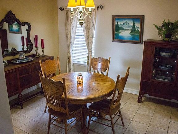 3rd image of 2817 Stonecrest Dr