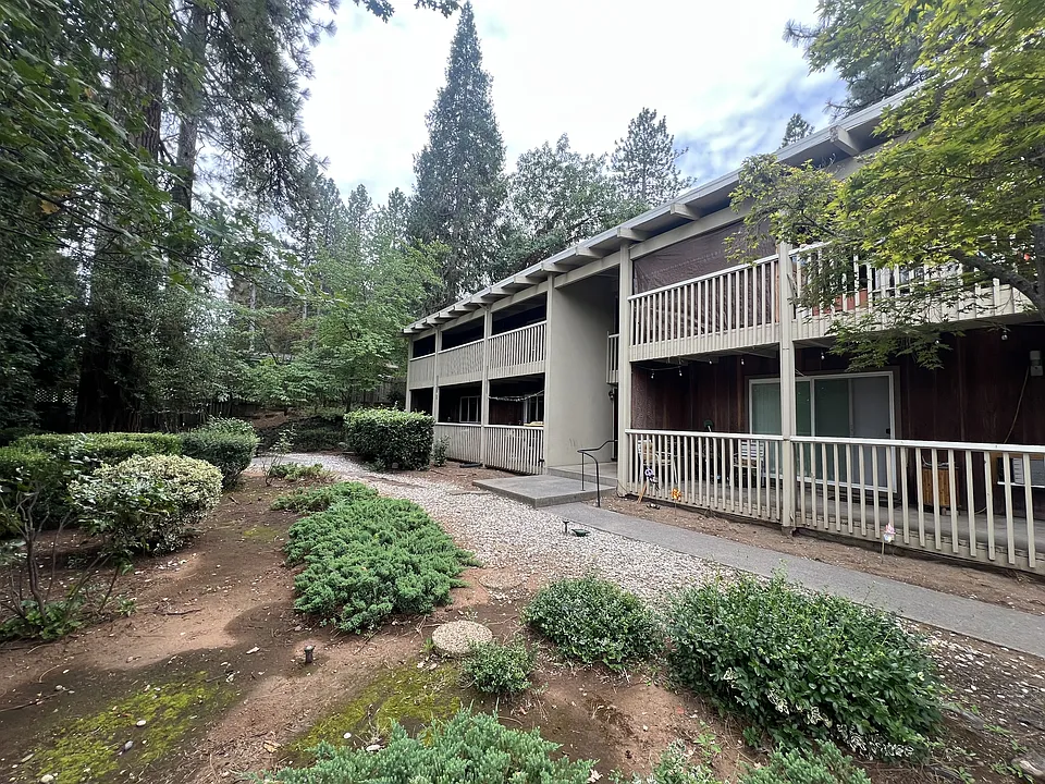 1017 W Main St #4