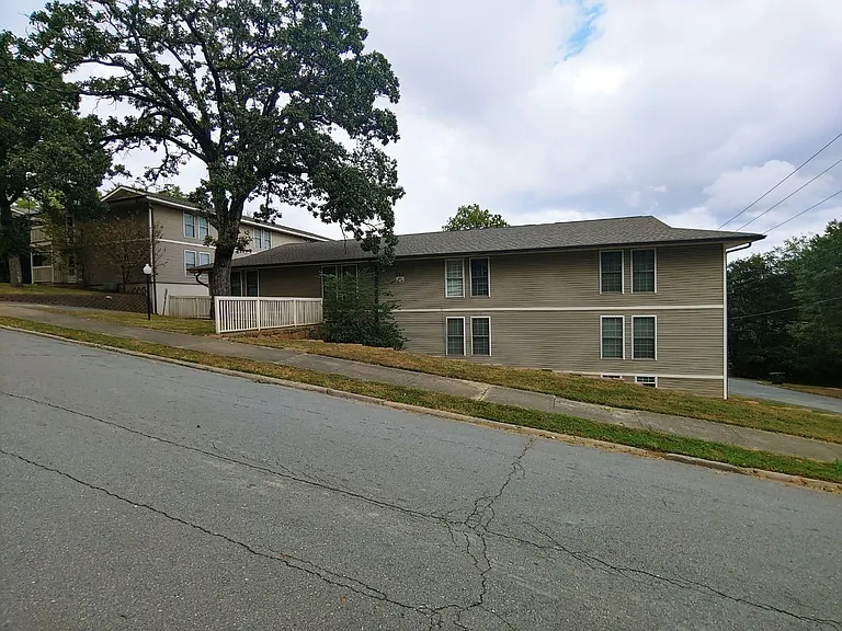 Barton Oaks Apartments — Photo 23