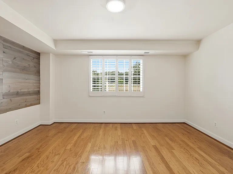 1421A N Van Dorn St #A — Photo 13