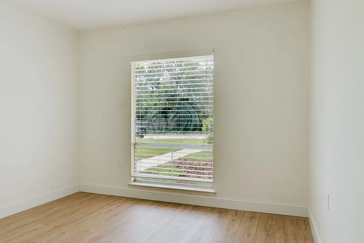 4 bed, 2.0 bath, 1392 sqft, $1,695 — Photo 4