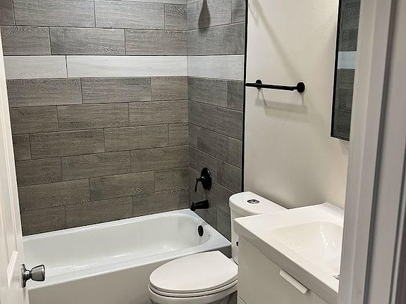 3rd image of 448 E Osage Ln APT 3B