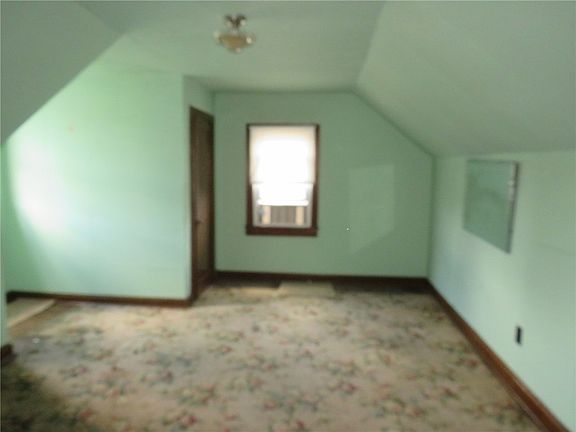 4th image of 225 N Main St