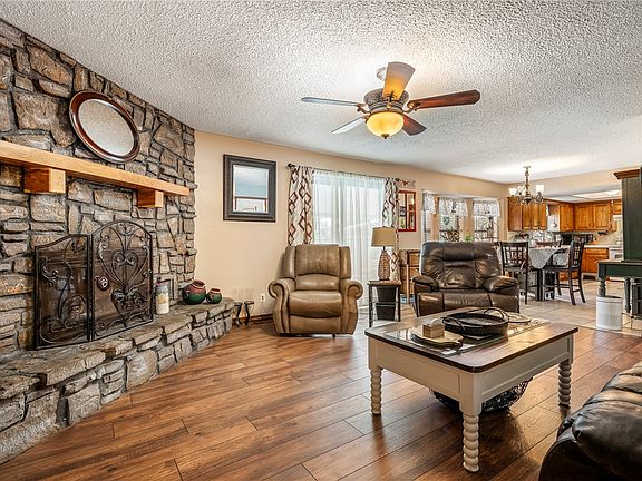 5th image of 901 S 12th Pl