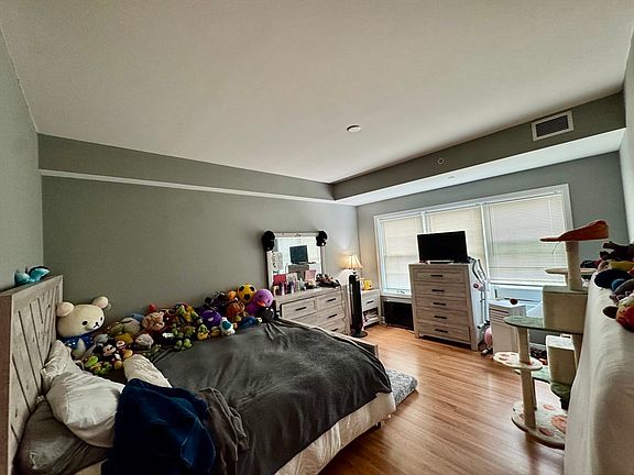5th image of 8 Walnut St Unit 408