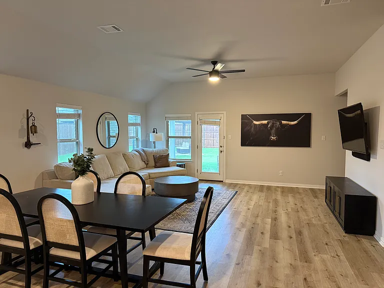 1072 Tara Ct — Photo 17