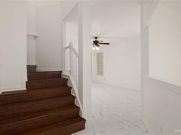 4th image of 2205 Monaco Dr