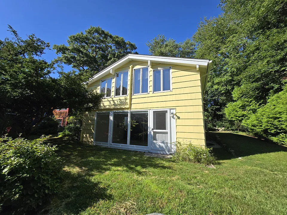 106 Bayberry Rd