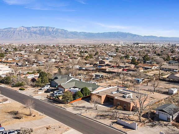 5th image of 3114 Sue Cir SE