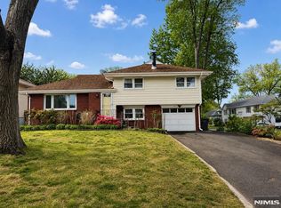 372 W Main St, Bergenfield, NJ 07621