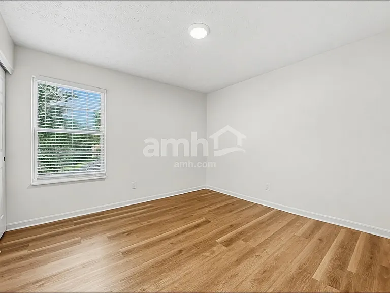2044 Woodmere Dr — Photo 15