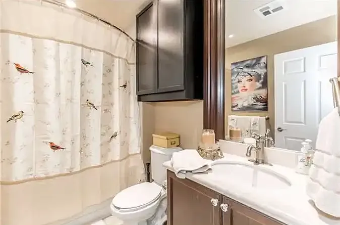 33 Ellen St #1006 — Photo 3