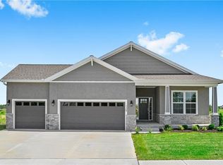 1312 SW Sapperton Dr, Lees Summit, MO 64083