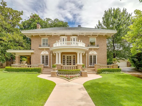 1945 Chatburn Ct, Fort Worth, TX 76110