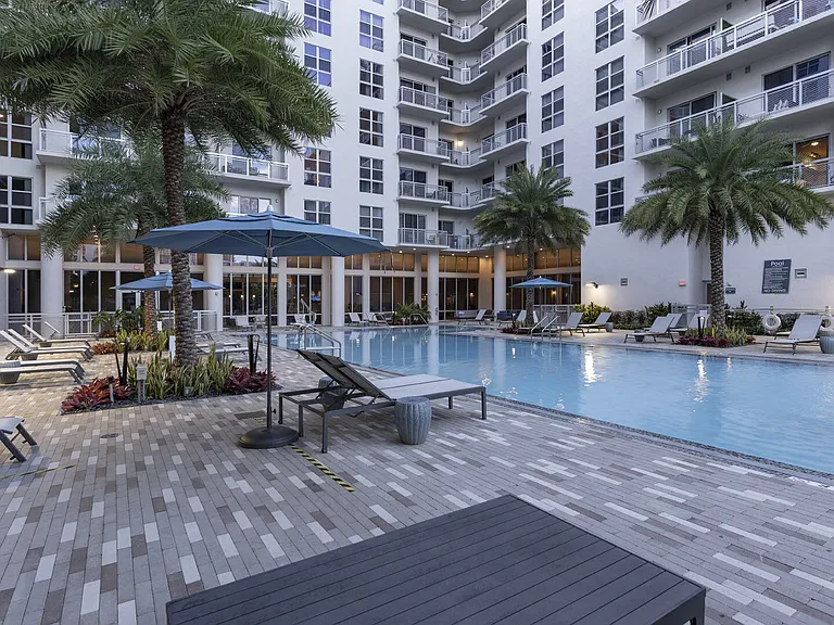 Blu27 at Edgewater — Photo 44