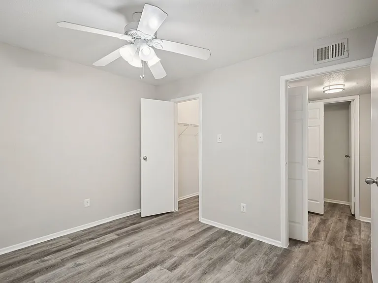 Porterwood Apartments — Photo 42