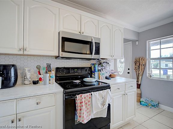 2nd image of 3214 Valerie Blvd