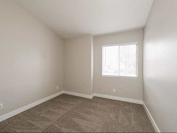 5th image of 3827 Berry Hill Ln #33-1