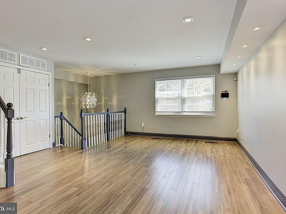 3rd image of 18 Golden Hill Ct