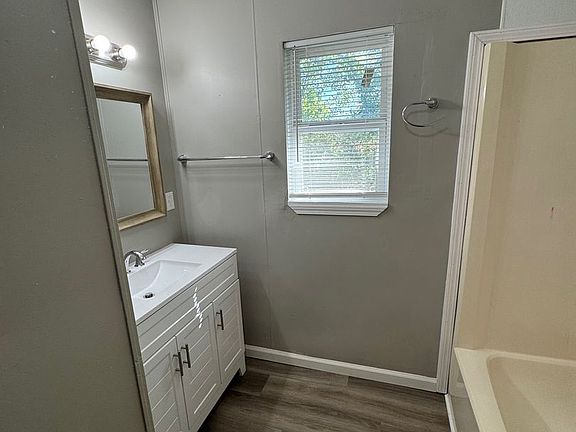 5th image of 2375 Locust Rd #1267