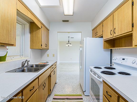 2nd image of 404 Bunker St