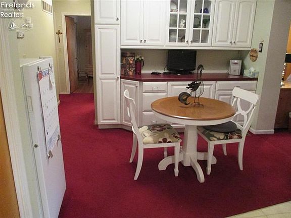 4th image of 255 Gross St
