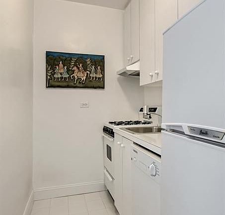 4th image of 69 5th Ave APT 16H