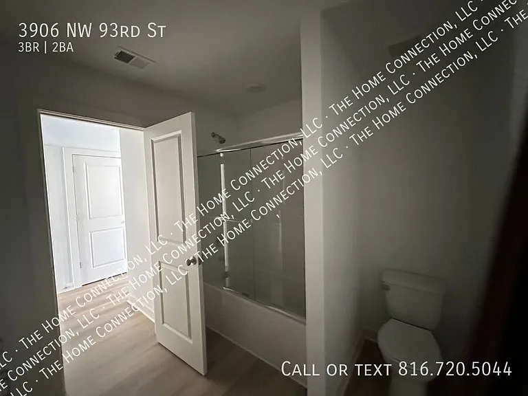 3906 NE 93rd St — Photo 8