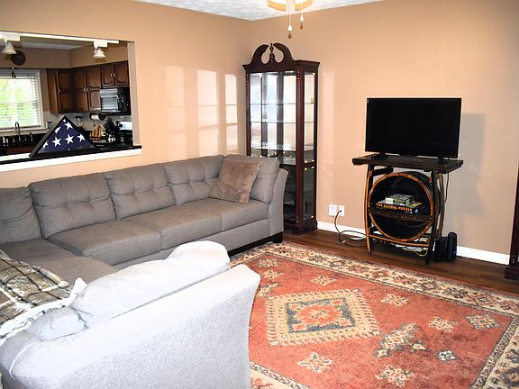 3rd image of 3917 Hidden Springs Dr