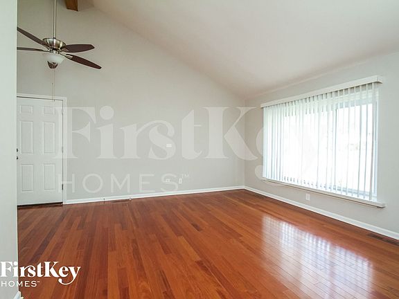 4th image of 303 N Bromley Dr
