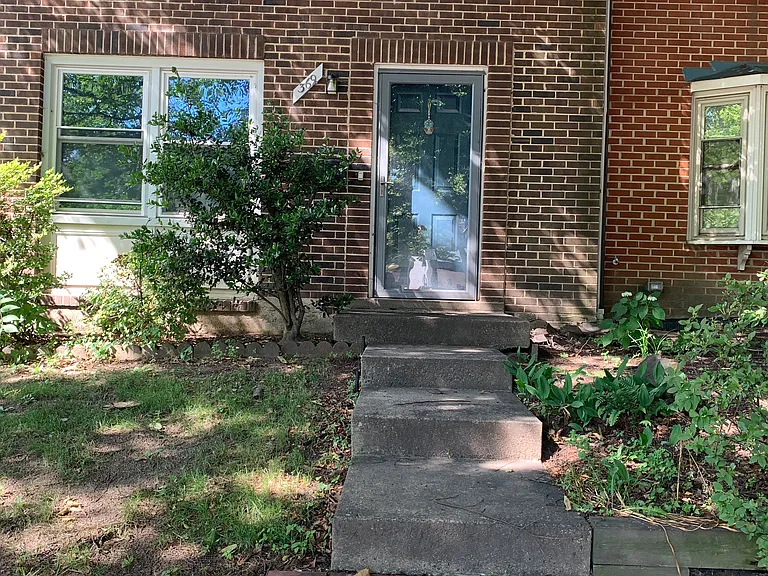 369 W Broad St — Photo 23