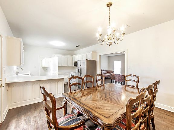 5th image of 8 Summerfield Dr
