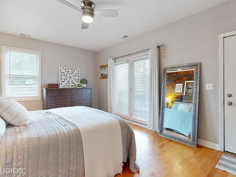 2855 N Damen Ave #2 — Photo 12