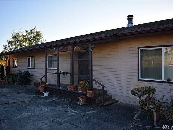 3rd image of 520 Dennis Blvd
