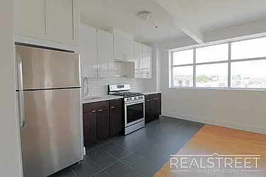 90-02 Queens Boulevard, #617