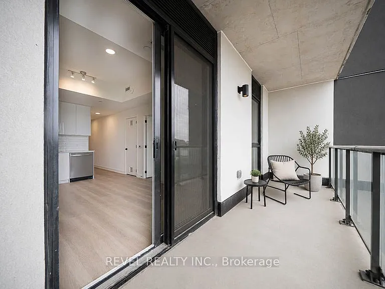 33 Erie Ave #406 — Photo 15