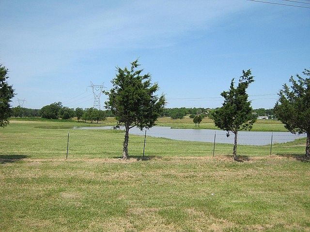 10 acres with Highway 75A frontage!