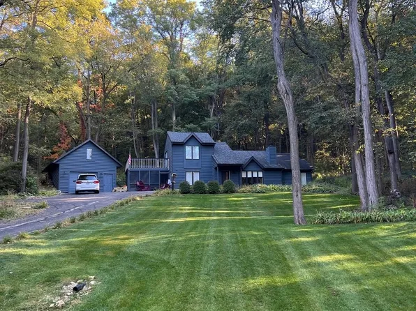 6 Longwood Dr, Galena, IL 61036