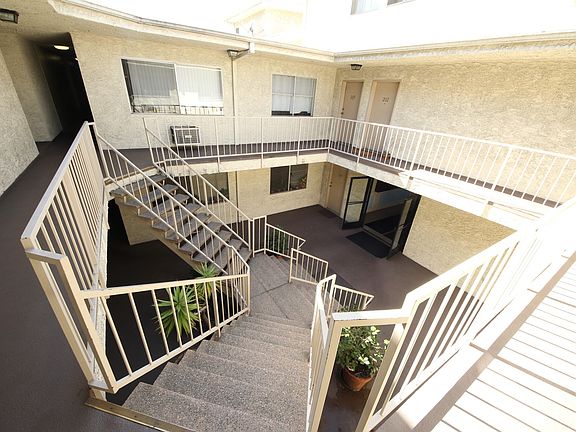 3rd image of 1140 Venice Blvd APT 202