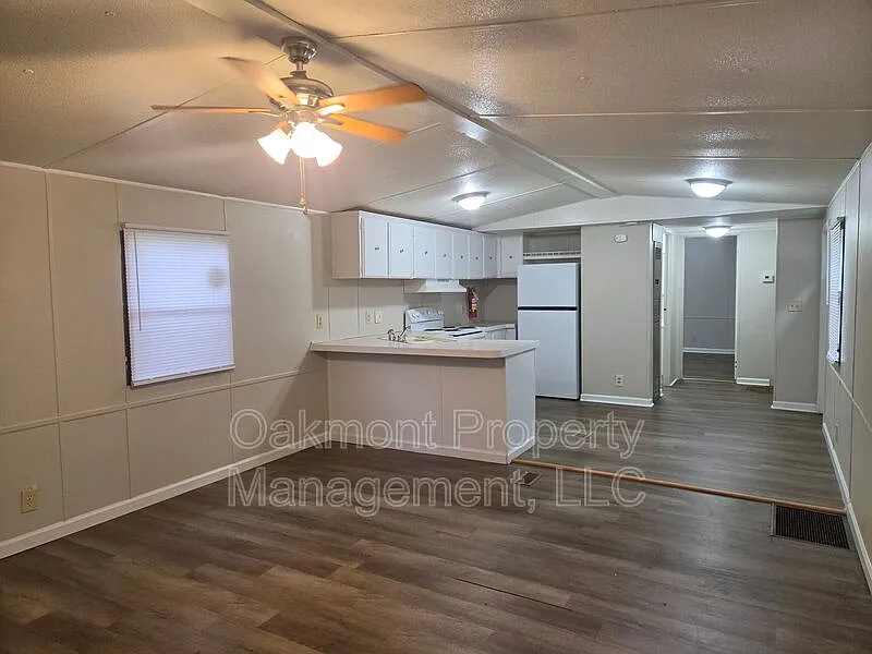 2 bed, 1.5 bath, 860 sqft, $850 — Photo 4
