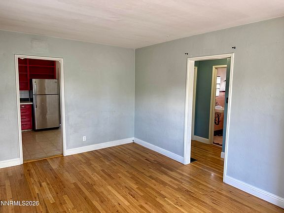 3rd image of 970 Vine St