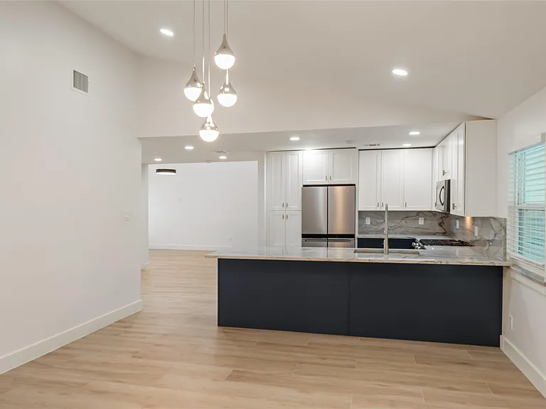 9323 Portal Dr — Photo 2