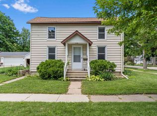 202 4th Ave SW, Waverly, IA 50677