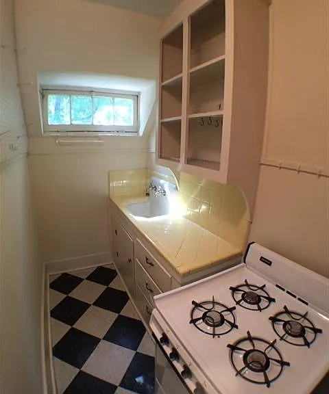 908 W 22nd St #F — Photo 5